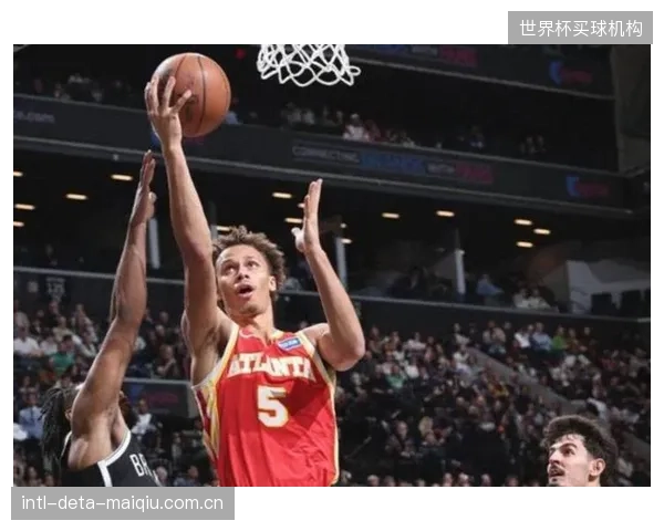 老鹰队在季后赛中暴露出内线体型不足的问题，休赛期的首要任务是引进一名真正的护筐中锋。